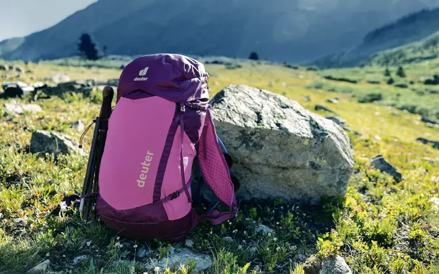 Rucksäcke von Deuter und Kohla sowie Leki Wanderstöcke bei Sport Schiestl Ramsau